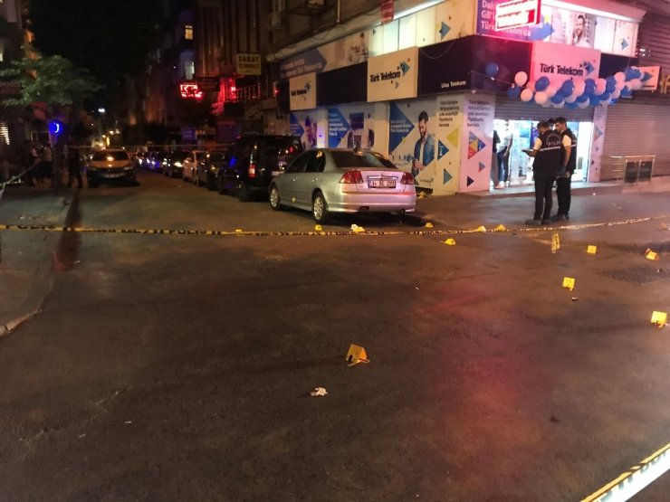 İstanbul'da silahlı saldırı! İki araçtan kurşun yağdırıp kaçtılar