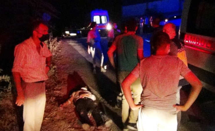 Takla atarak dereye uçan otomobilde can pazarı! 4 kişi hastaneye kaldırıldı