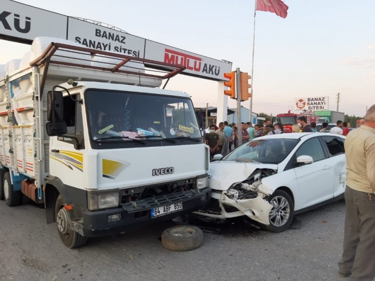Uşak’ta biri Konya plakalı 3 araç çarpıştı! 5 yaralı