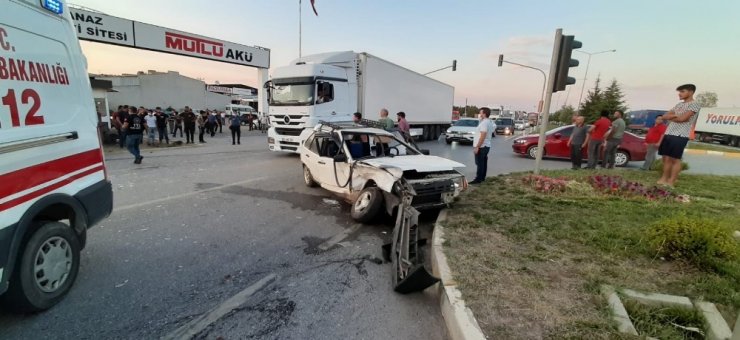 Uşak’ta biri Konya plakalı 3 araç çarpıştı! 5 yaralı