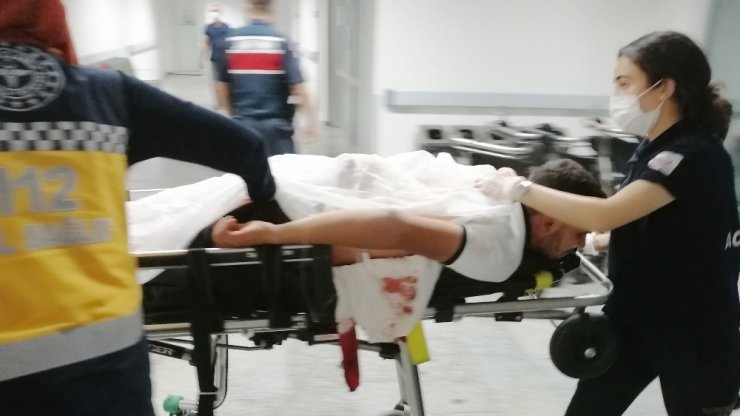 Aksaray'da 3 kişiyi bıçaklayan şahıs kayıplara karıştı! Yaralıların yakınları gözyaşına boğuldu