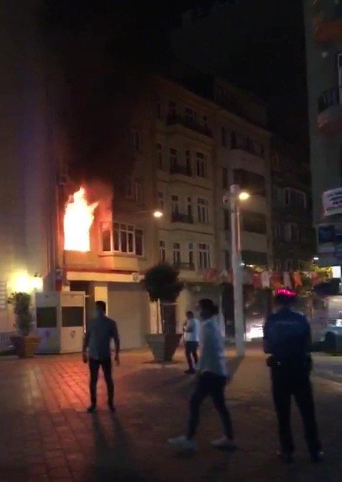 Kırgızistan'ın Türkiye Konsolosluk binasında yangın çıktı