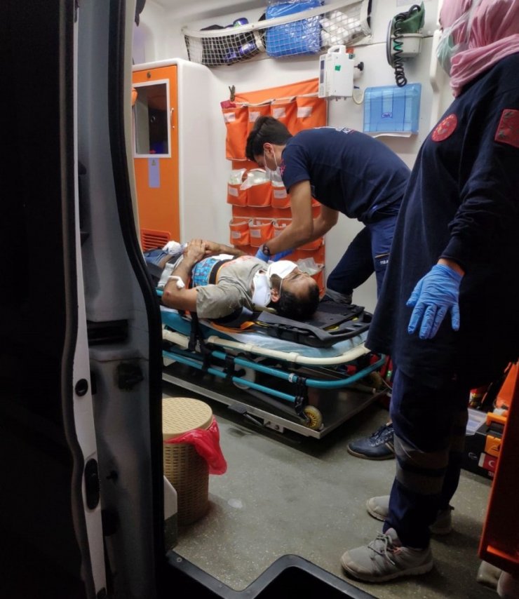 Tır patpata çarptı: 1’i ağır 3 yaralı