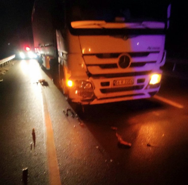 Tır patpata çarptı: 1’i ağır 3 yaralı