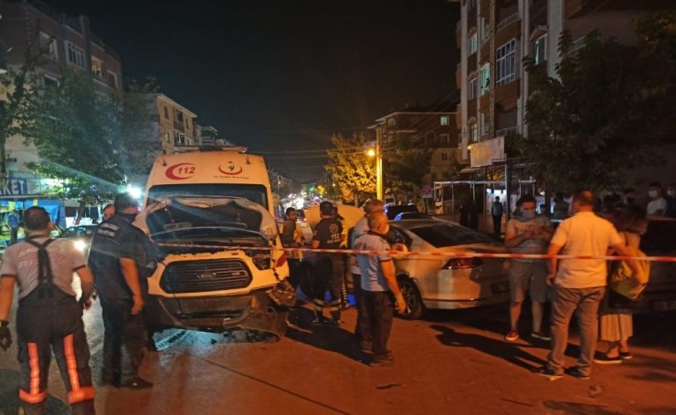 Hasta almaya giden ambulans kaza yaptı! 3 sağlık çalışanı yaralı
