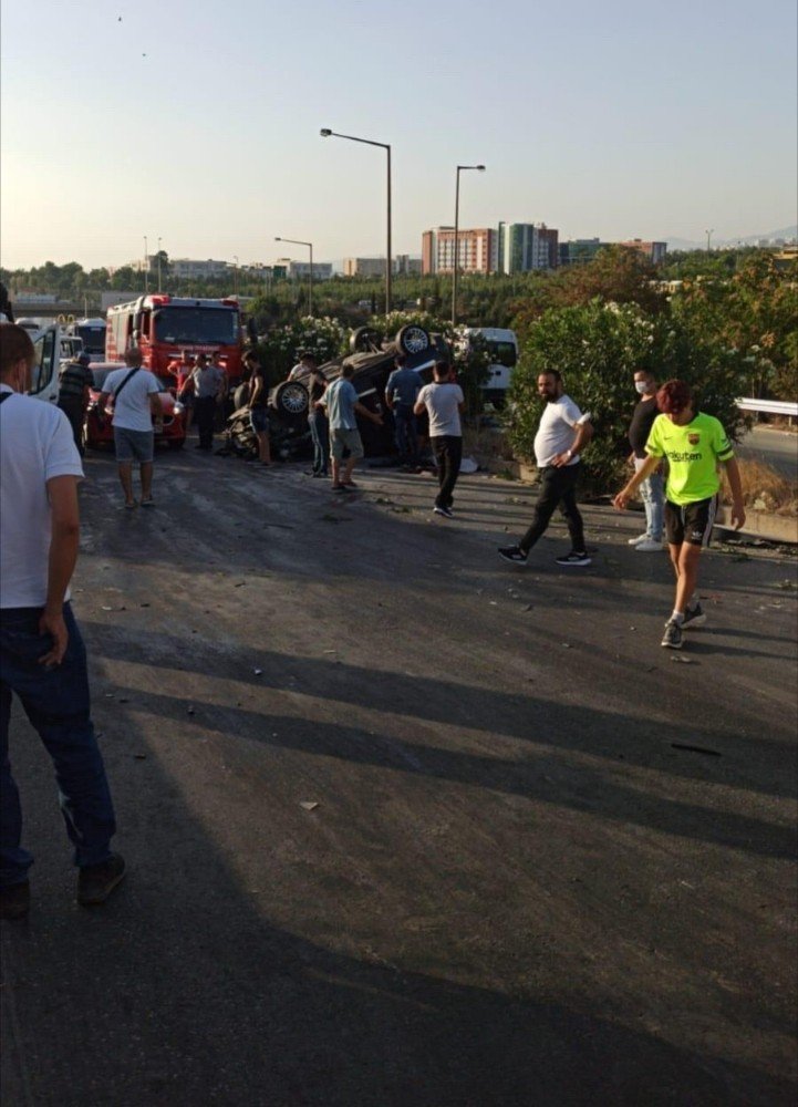 Karşı şeride geçip kamyonete çarptı! 1 ölü 4 yaralı