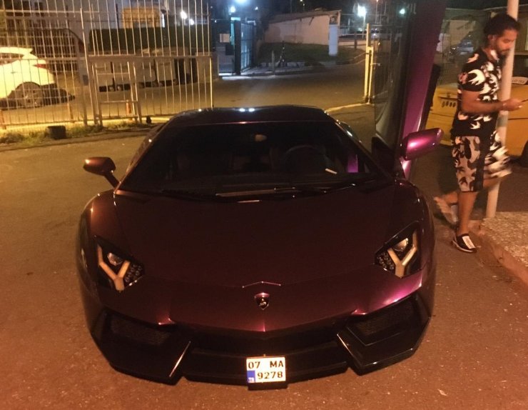 Lüks otomobilde karpuz satan İranlı cezadan kaçamadı! Aracı trafikten men edildi