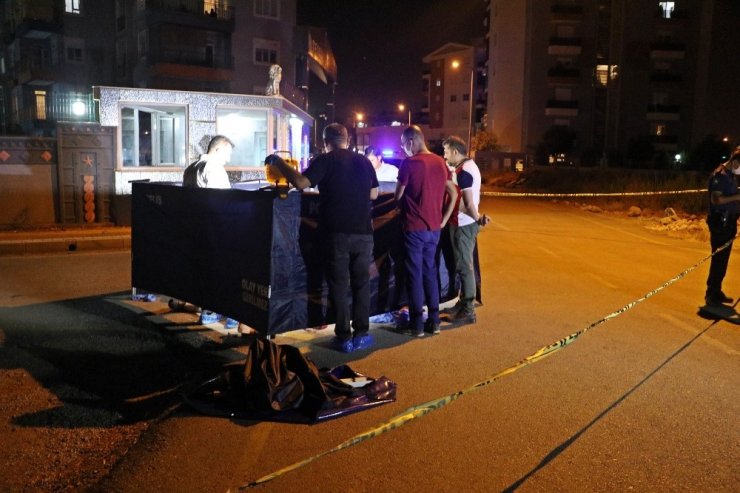 Ortakların bıçaklı kavgası kanlı bitti! 1 ölü bir yaralı