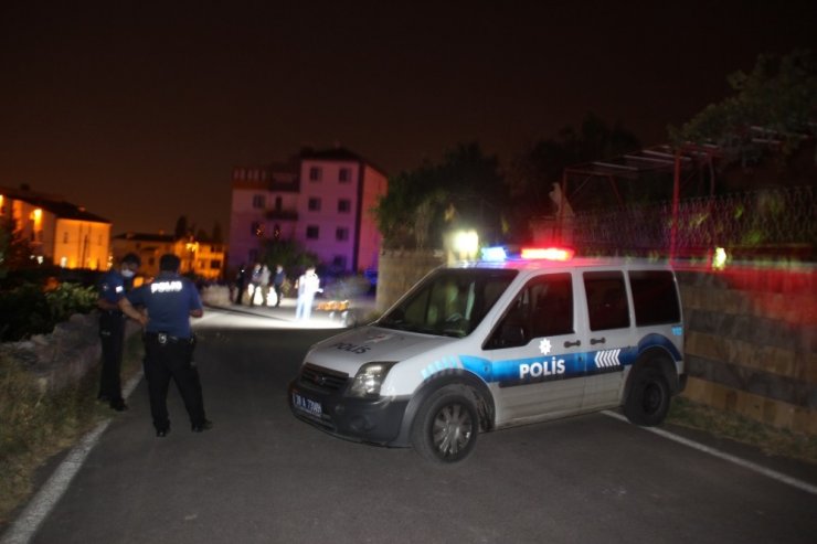 Tüfekli sopalı komşu kavgasında 2 kişi yaralandı