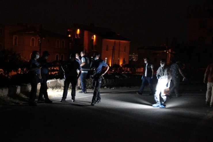 Tüfekli sopalı komşu kavgasında 2 kişi yaralandı