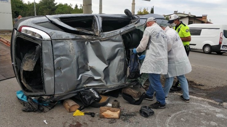 Bariyerlere ve ağaca çarpıp takla otomobilde 2’si ağır 4 kişi yaralandı