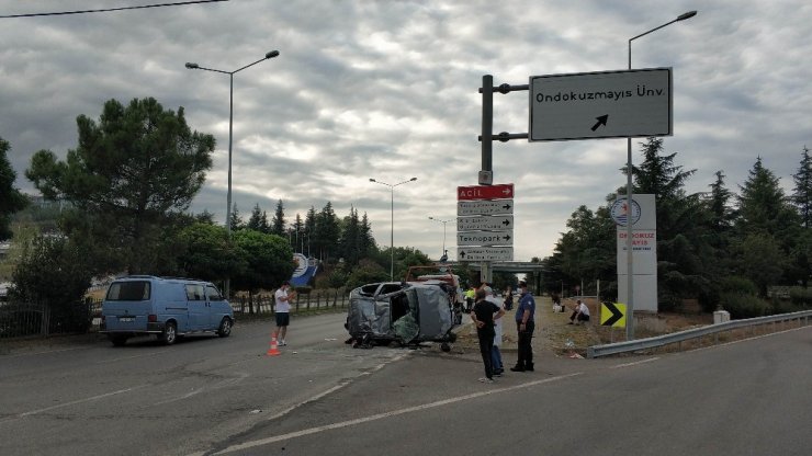 Bariyerlere ve ağaca çarpıp takla otomobilde 2’si ağır 4 kişi yaralandı