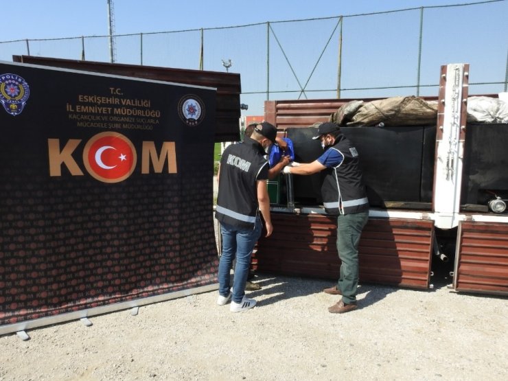 Bir kamyonda 31 bin 446 litre kaçak akaryakıt ele geçirildi