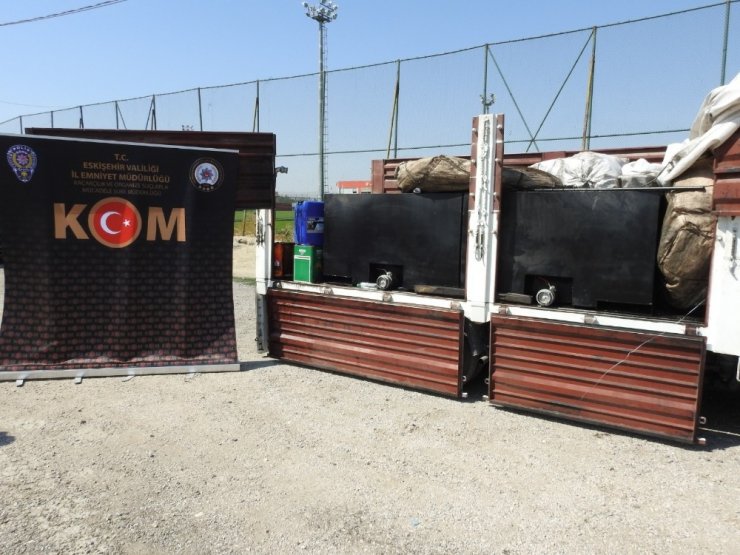 Bir kamyonda 31 bin 446 litre kaçak akaryakıt ele geçirildi