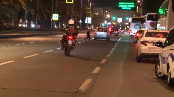 ’Dur’ ihtarına uymayan silahlı motosikletli kaza yaptı! Şahıs ateş ederek kayıplara karıştı