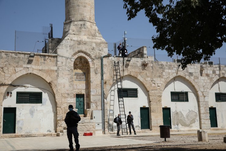 Fanatik Yahudilerden Mescid-i Aksa'ya baskın! Polis korumasında hoparlör yerleştirdiler