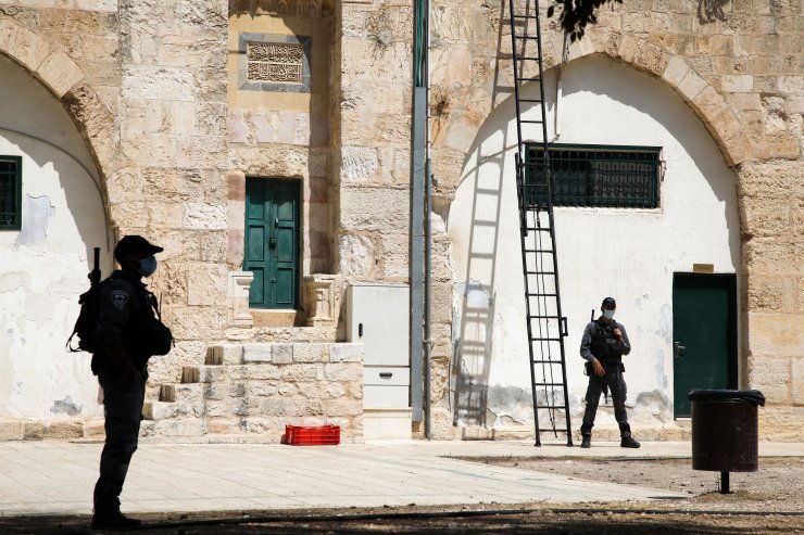 Fanatik Yahudilerden Mescid-i Aksa'ya baskın! Polis korumasında hoparlör yerleştirdiler