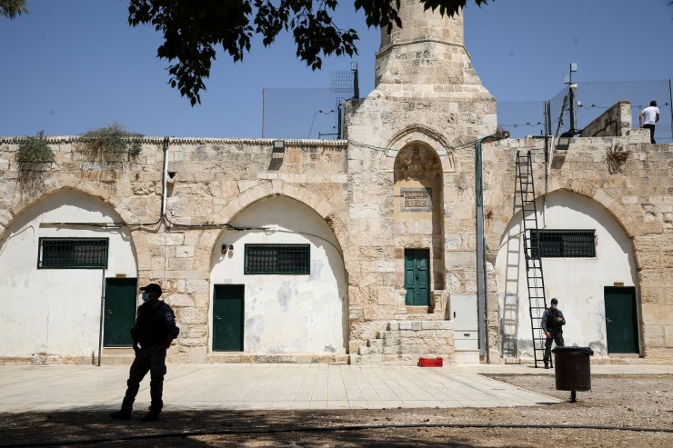 Fanatik Yahudilerden Mescid-i Aksa'ya baskın! Polis korumasında hoparlör yerleştirdiler