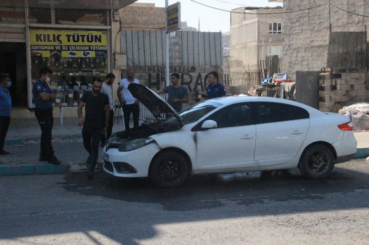 Kiraladıkları otomobil seyir halinde alev alev yandı!