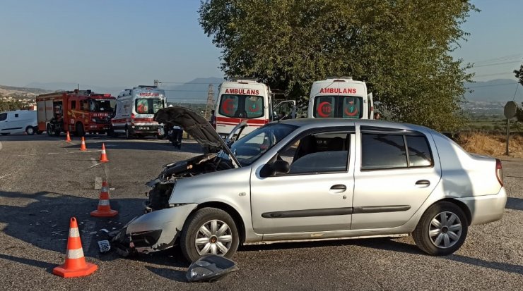 Yüklü miktarda para taşıyan zırhlı para nakil aracı kazaya karıştı! Araçta kilitli kalan 3 görevliyi itfaiye kurtardı