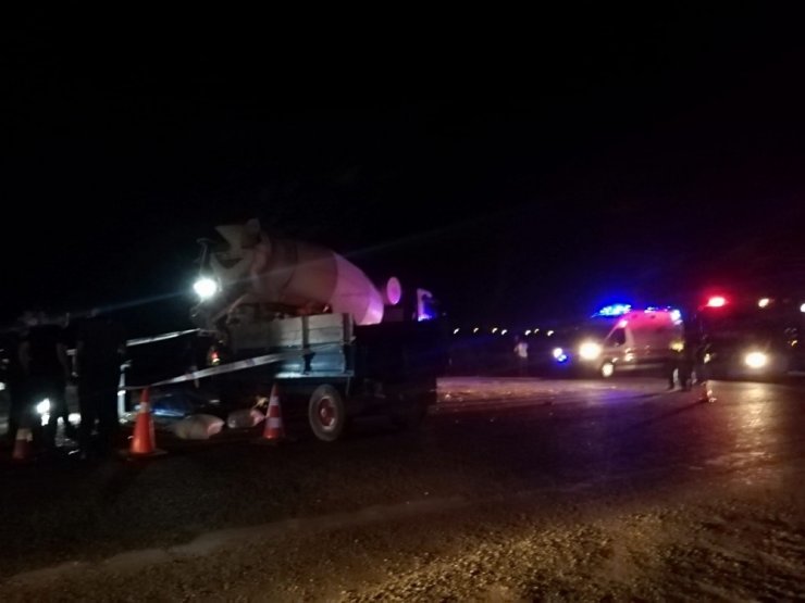 Çaldığı traktörle beton mikserine çarptı! Feci şekilde can verdi