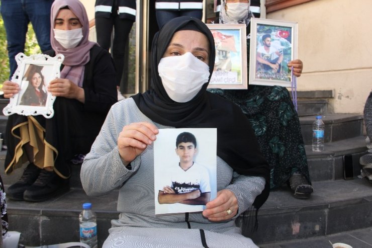 Evlat nöbetinin 370'inci gününde bir aile daha katıldı! TEOG sınavına diye çıkmıştı