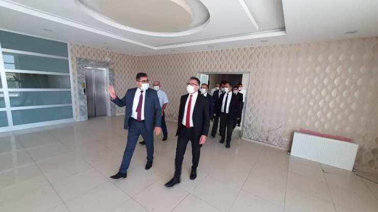 SÜ Rektörü Metin Aksoy eğitime açılacak Ilgın Sağlık Yüksekokulu'nu inceledi