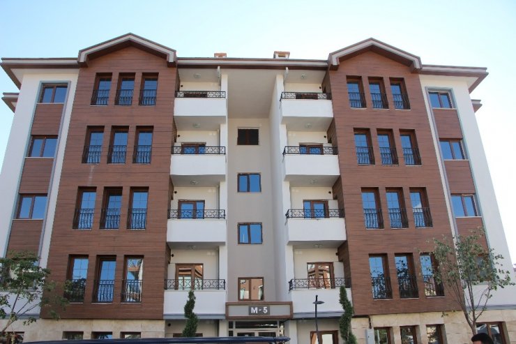 Çevre ve Şehircilik Bakanı Kurum 10 gün sonra teslim edilecek konutları inceledi