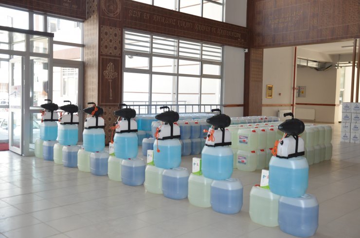 Konya Akşehir'de okul öncesi ve birinci sınıflar için okullara hijyen malzemesi dağıtıldı