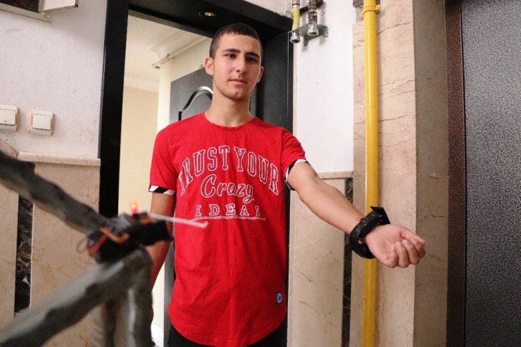 Koronavirüs karantinasına uymayanlara güzel bir çözüm! Karantina bilekliği