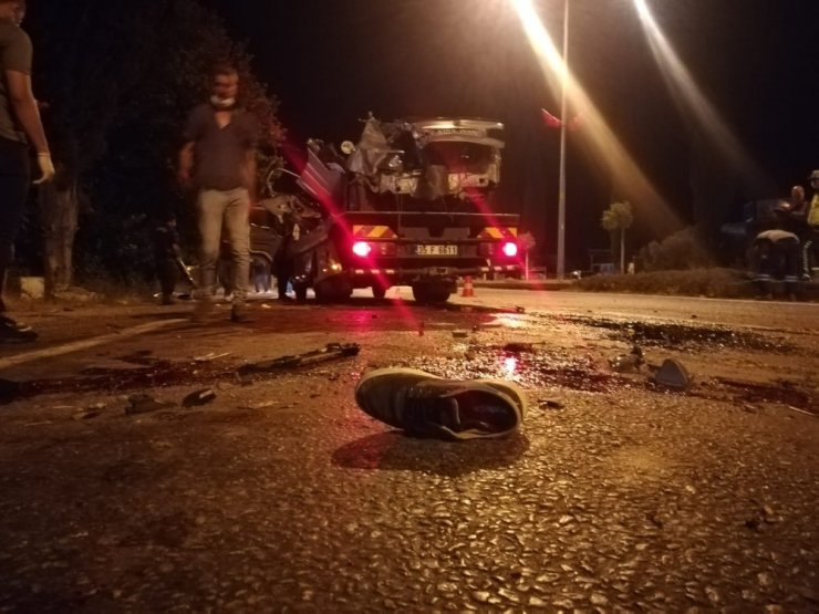 Gece yarısı korkunç kaza! 2 kişi öldü 2 yaralı var