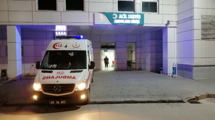 Aksaray- Konya yolunda otomobil şarampole devrildi! 1’i çocuk 5 yaralı