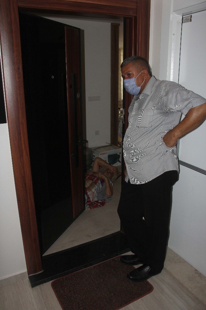 Düşen 78 yaşındaki kadının imdadına apartman görevlisi yetişti