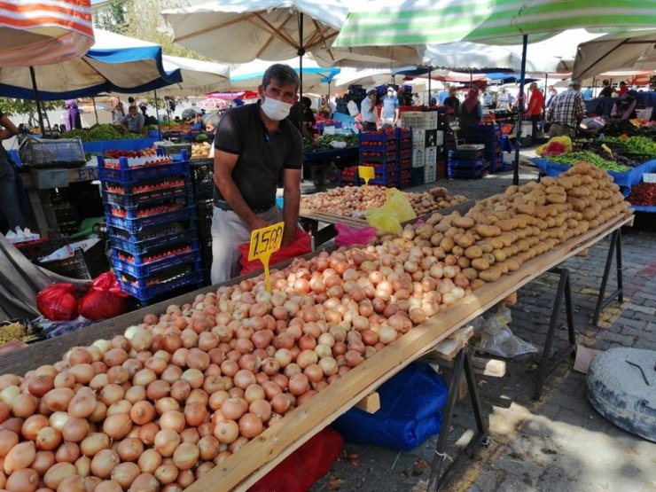 Soğan hasadı başladı! Tarlada 80 kuruş tezgahta 1,5 lira