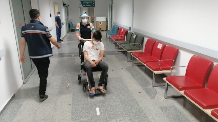 Yabancı uyruklu 3 gence uyuşturucu bahanesiyle meydan dayağı!