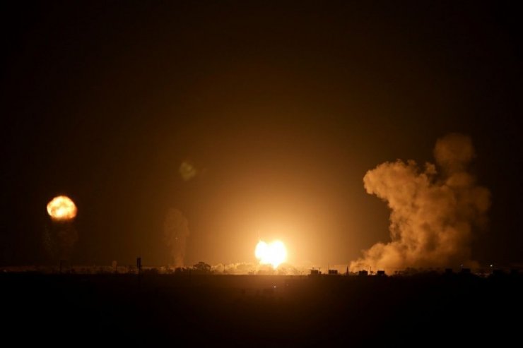 İsrail savaş uçakları Gazze’nin farklı bölgelerini vurdu