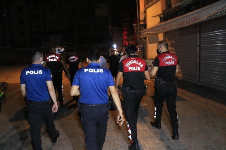 Küfür eden şahsı uyaran sokak satıcısı canından oluyordu