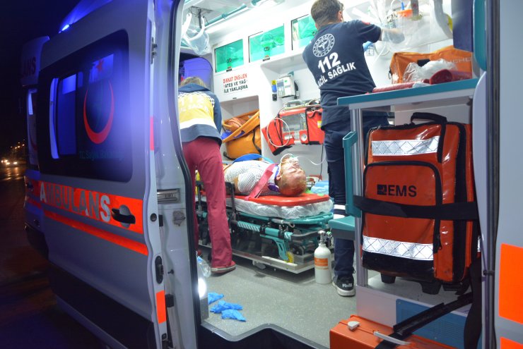 Otomobille kamyonet çarpıştı! 4 yaralı