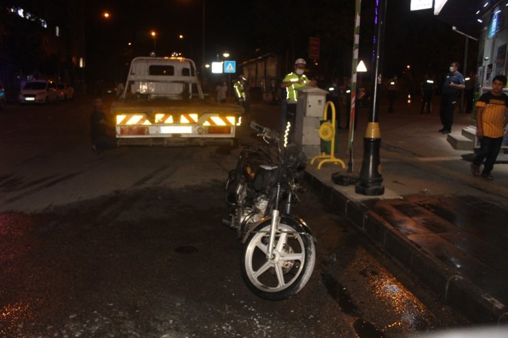 Polislere kızıp trafikten men edilen motosikletini yaktı