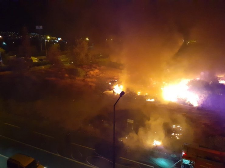 Çöplükte çıkan yangın korkuttu