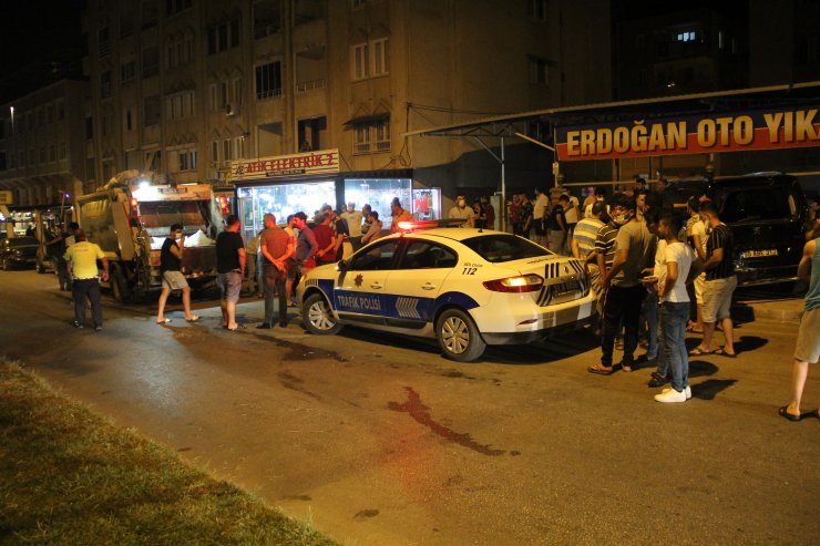 Freni patlayan çöp kamyonu 8 araca çarparak durabildi