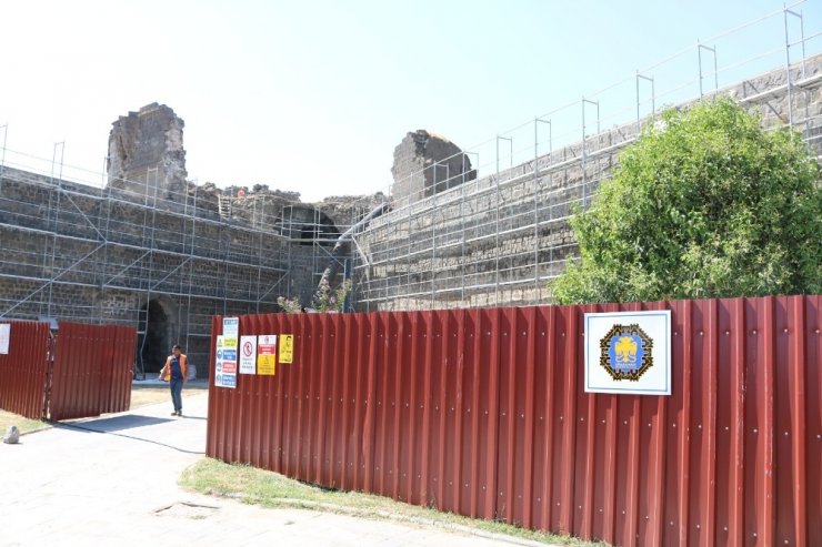 Dünya Kültür Mirası Listesindeki surlarda bulunanlar şok etti