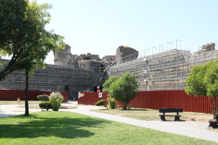 Dünya Kültür Mirası Listesindeki surlarda bulunanlar şok etti