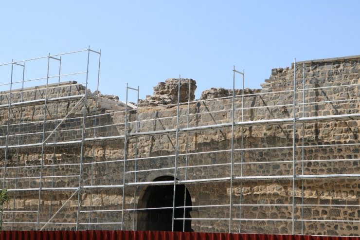 Dünya Kültür Mirası Listesindeki surlarda bulunanlar şok etti