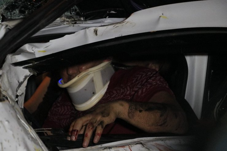 Aşırı sürat trafikte felaketi getirdi! 2'si ağır 6 yaralı