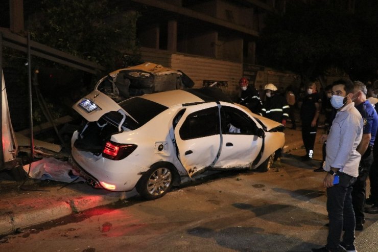 Aşırı sürat trafikte felaketi getirdi! 2'si ağır 6 yaralı
