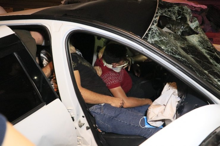 Aşırı sürat trafikte felaketi getirdi! 2'si ağır 6 yaralı
