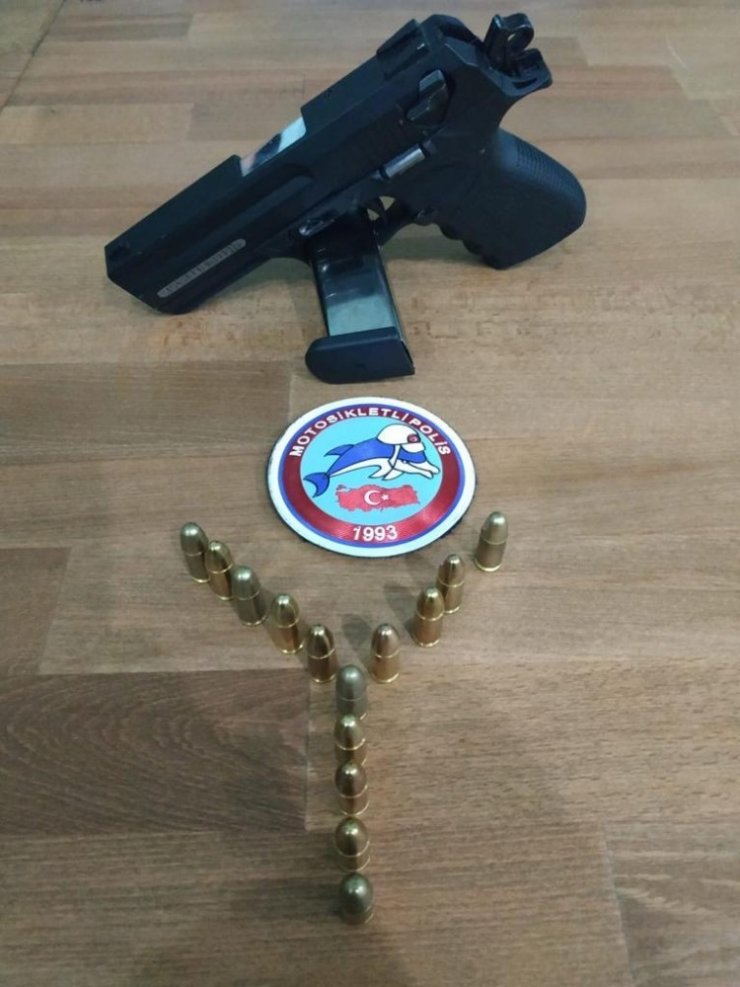Polis maske takmayan 13 kişiyi affetmedi