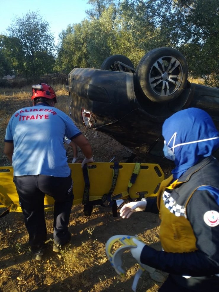 Direksiyon hâkimiyetini kaybeden otomobil takla attı: 3 yaralı
