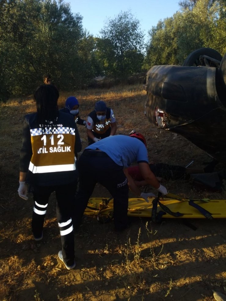 Direksiyon hâkimiyetini kaybeden otomobil takla attı: 3 yaralı